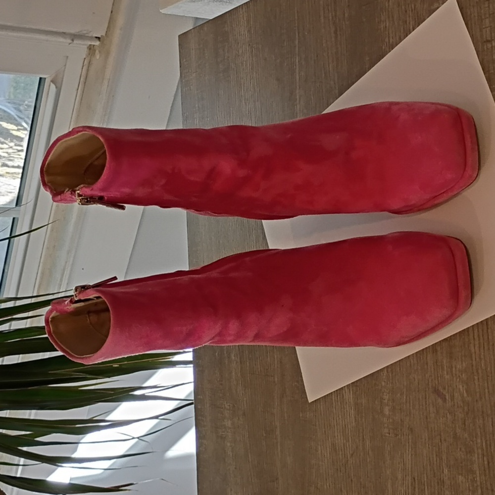 Stuart Weitzman Pink Suede Ankle Boots Size 6